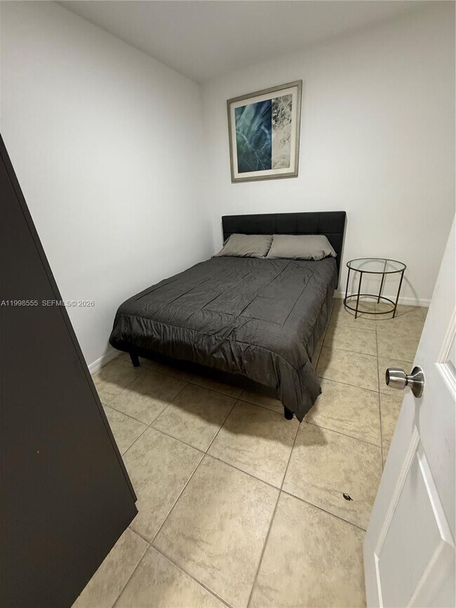 Building Photo - 119 SW 6th Ave