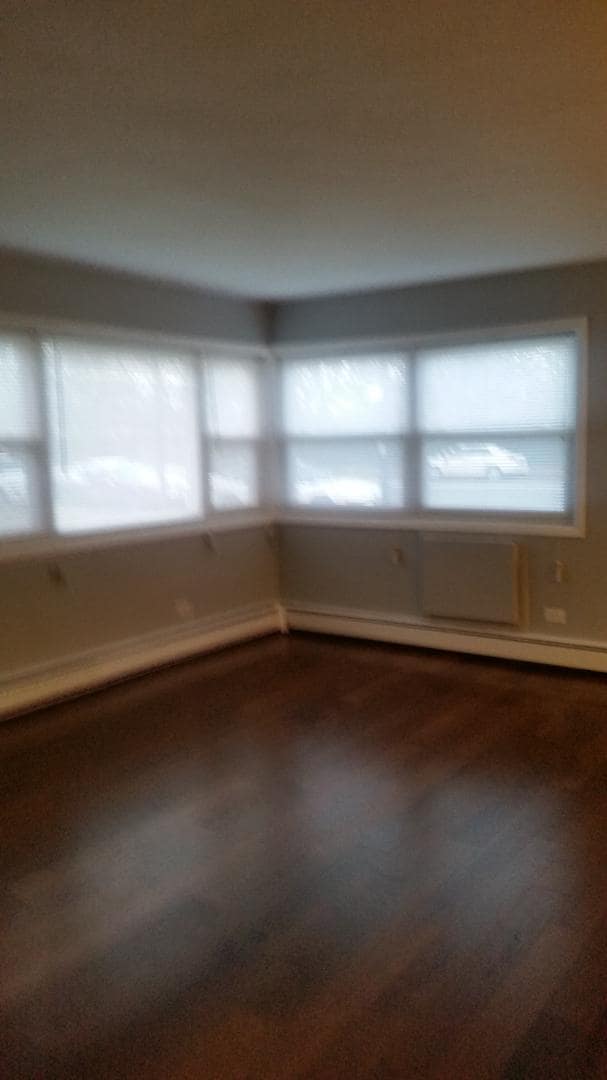 Building Photo - 2405 W Balmoral Ave