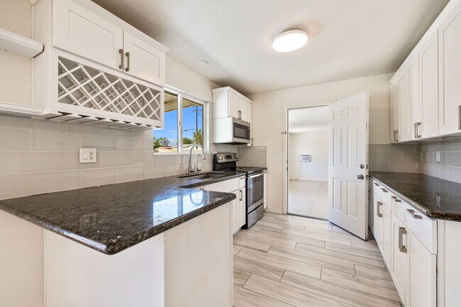 Building Photo - 33515 Wishing Well Trail