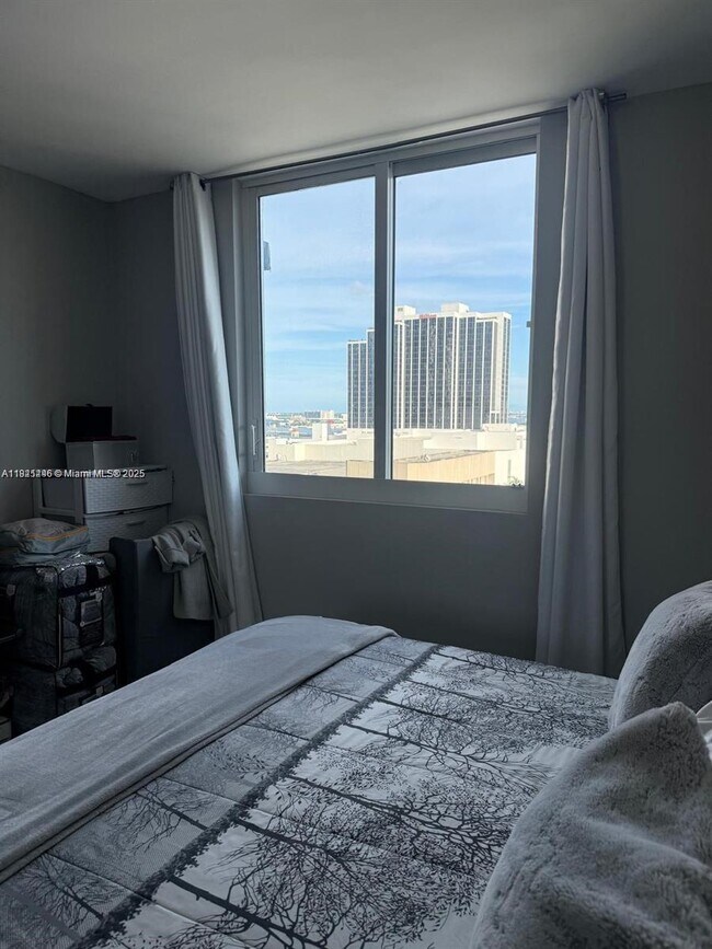 Building Photo - 275 NE 18th St