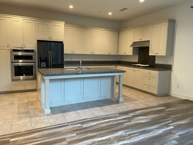 Building Photo - Newer home In Los Olivos