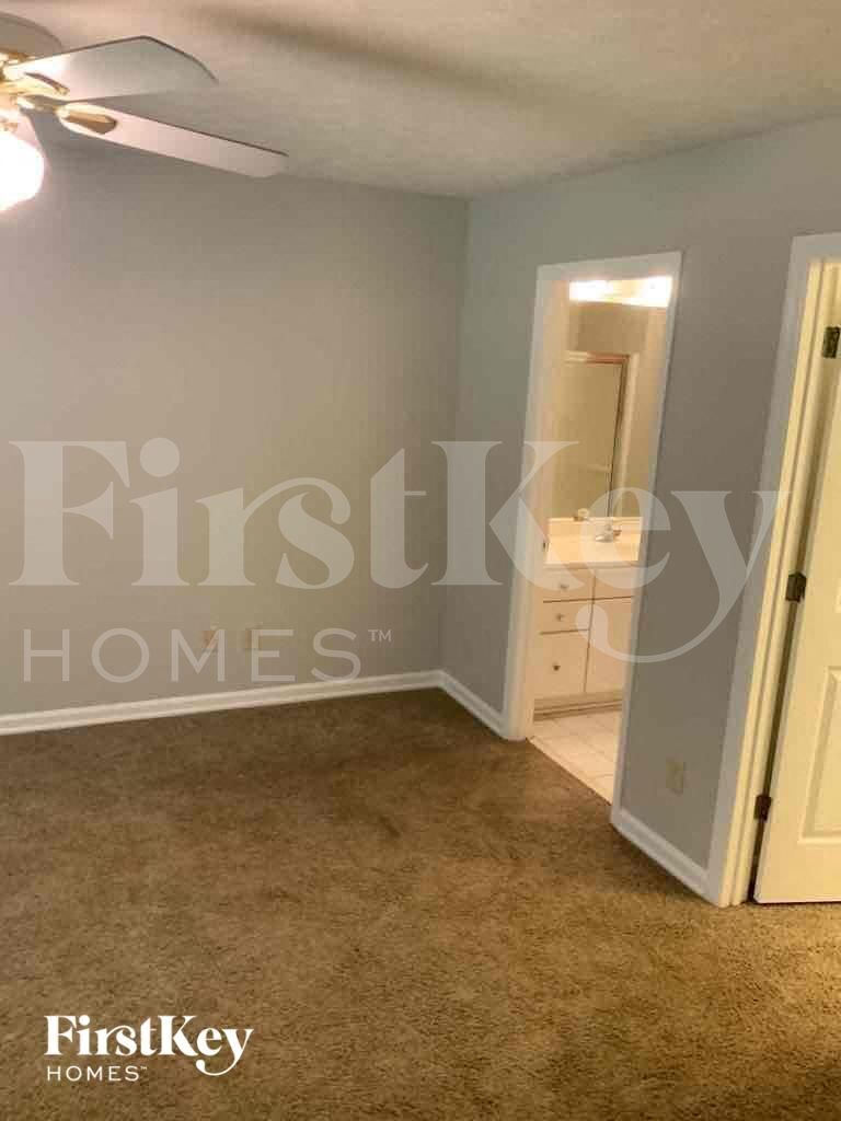 Building Photo - 1675 Pilgrim Way