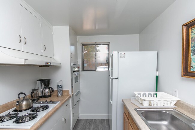 Building Photo - 6125 E Indian School Rd