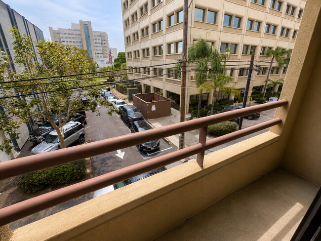 Building Photo - 4077 Third Ave