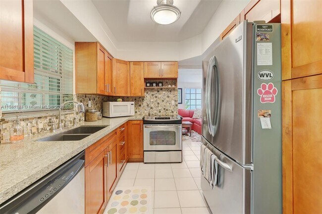 Building Photo - 7548 SW 58th Ave
