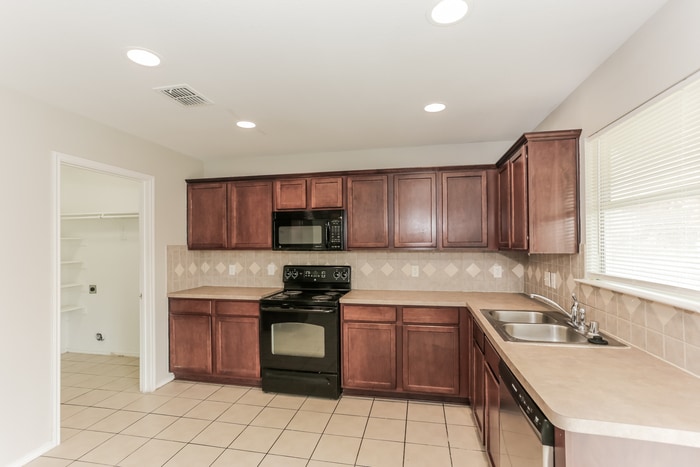 Building Photo - 6614 Jadaglen Dr