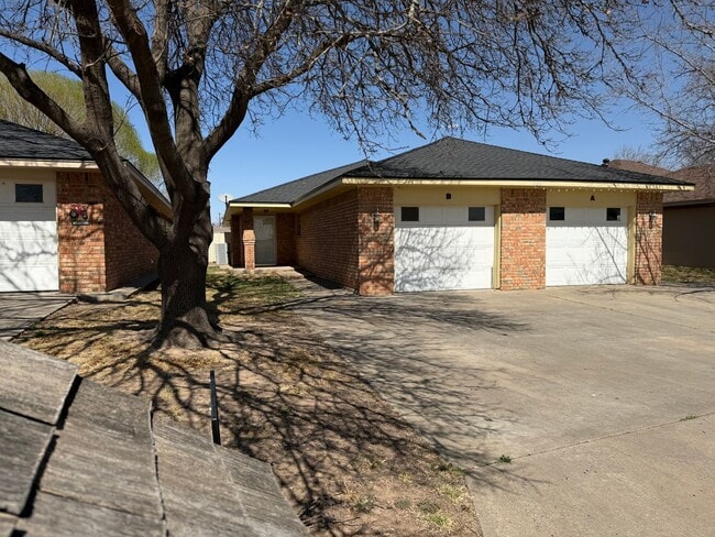 Building Photo - 732 Foster Ln