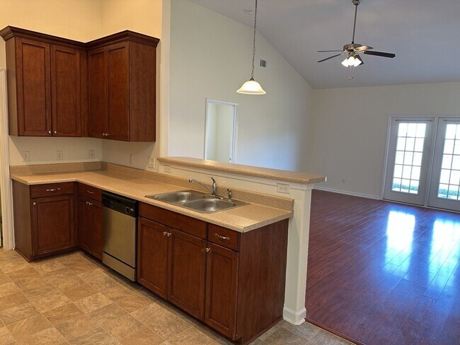 Building Photo - 20 Wesleyan Dr