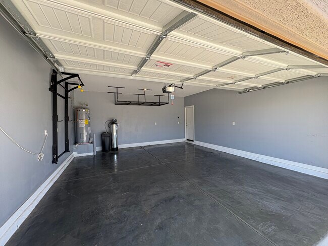 Building Photo - 17056 W Alice Ave