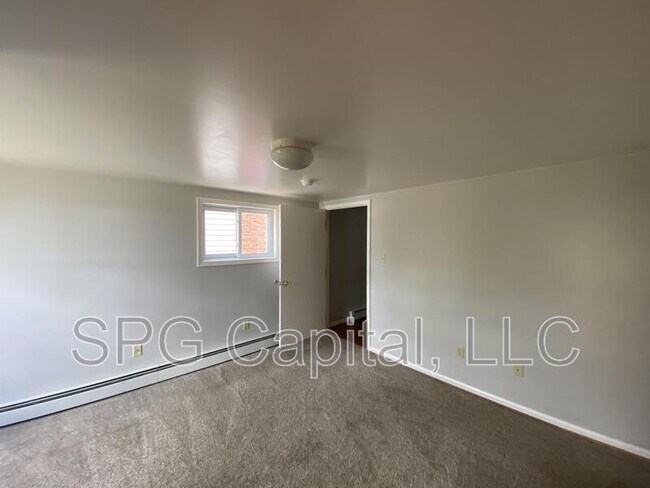 Building Photo - 239 E King St