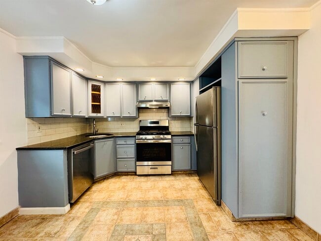 Building Photo - 69 W 39th St