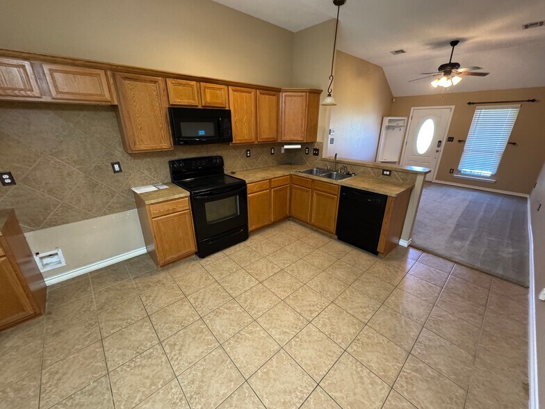 Building Photo - 5660 Springfield Cir W