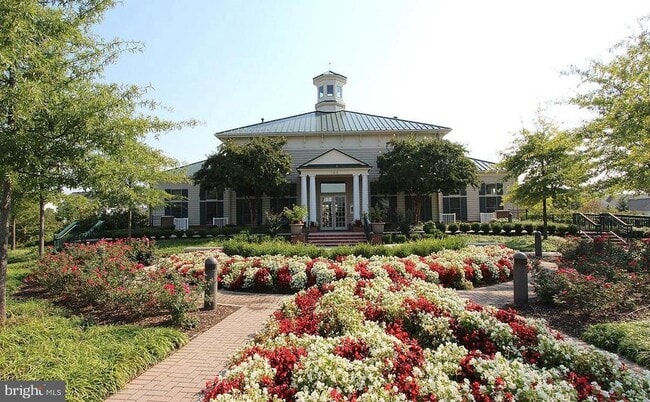 Building Photo - 537 Longhorn Crescent