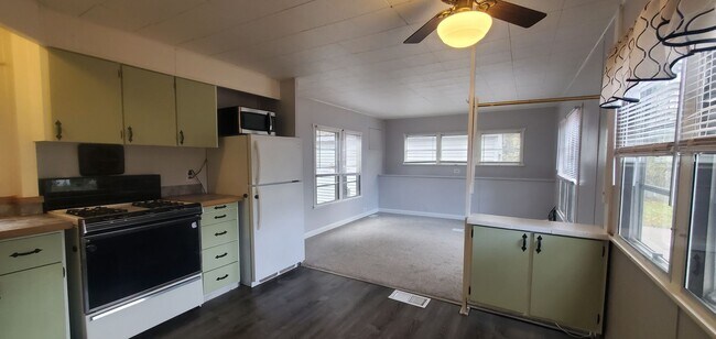 Building Photo - 1 Bedroom Mobile Home on 1 acre lot close to Tart Trail Leelanu Coutny