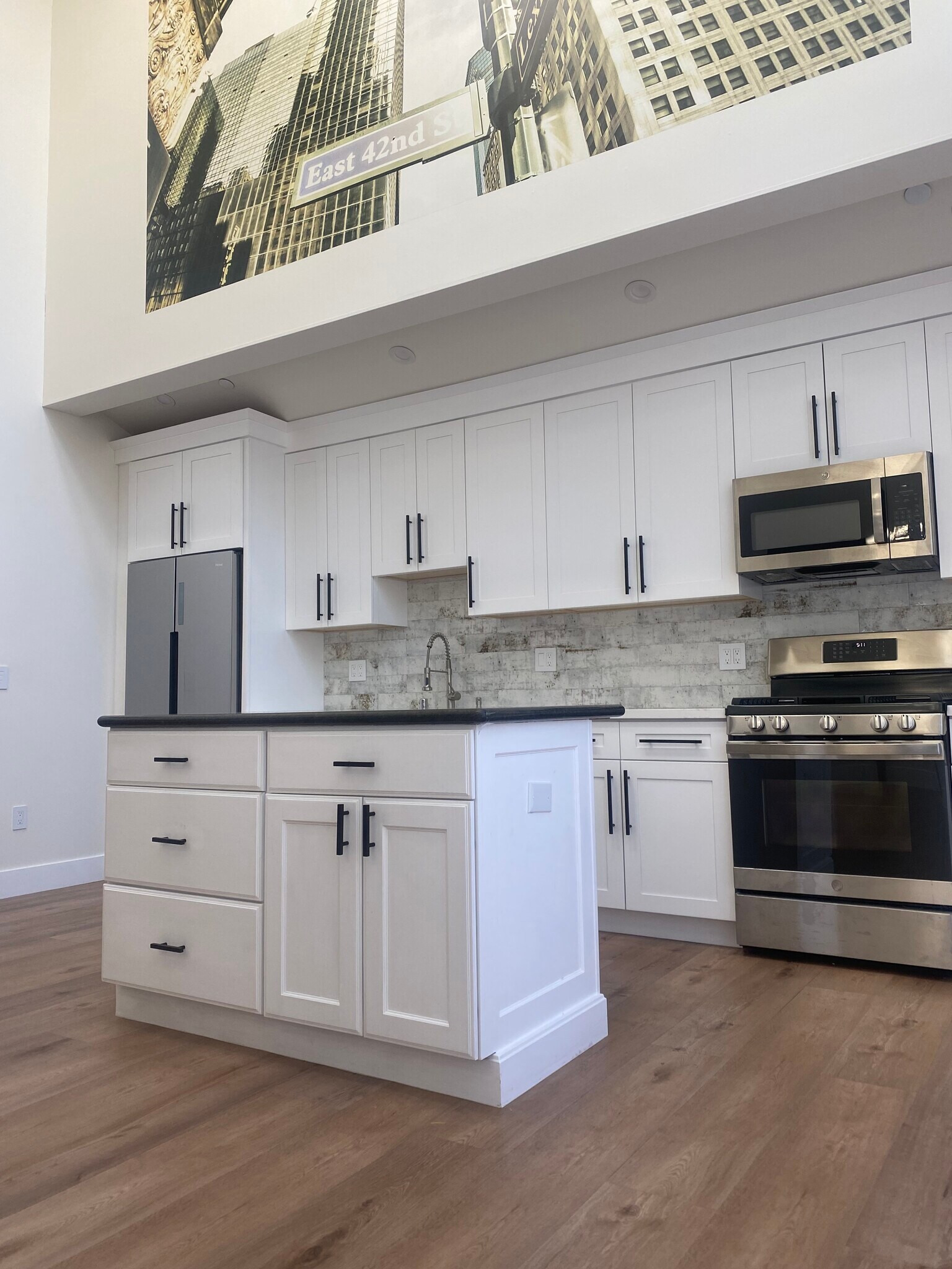 Building Photo - 2447 Alameda de las Pulgas