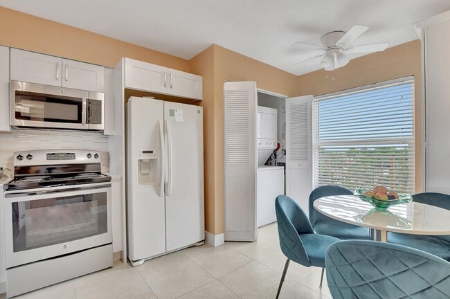 Building Photo - 14527 Bonaire Dr