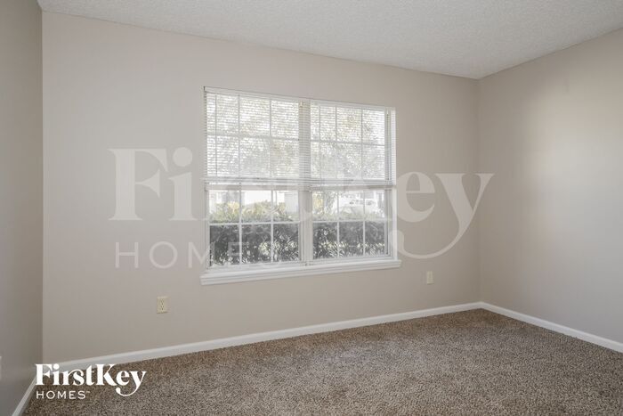 Building Photo - 489 MacKenzie Cir