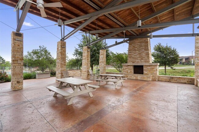 Building Photo - 1609 Hidden Springs Path