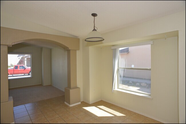 Building Photo - 10045 Paloma Dr