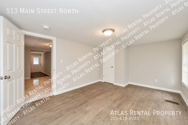 Building Photo - 513 Main St N