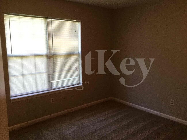 Building Photo - 117 Whispering Pine Ln NE