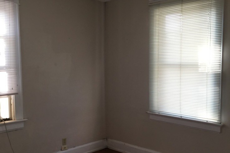 CROSS THRU VENTILATION - 1179 Herschel Ave