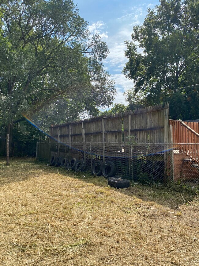 Building Photo - 21 Schultz St