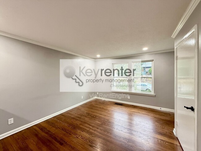 Building Photo - 904 Tremont St