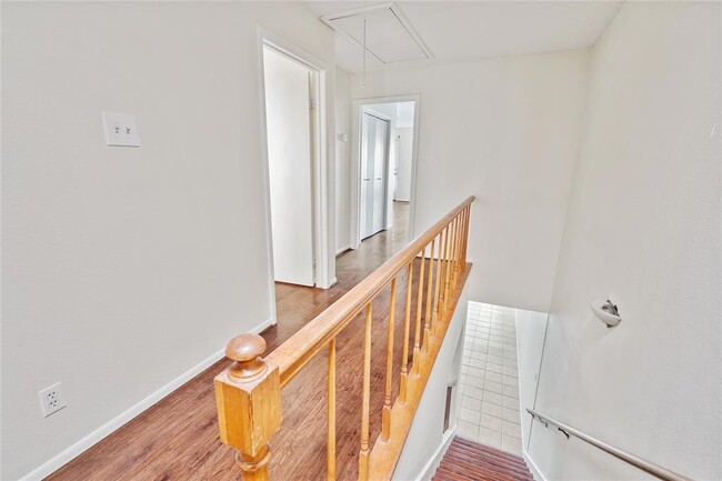Building Photo - 8416 Seawall Blvd