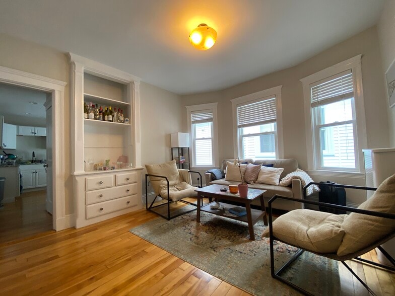 Building Photo - 6 Westminster St