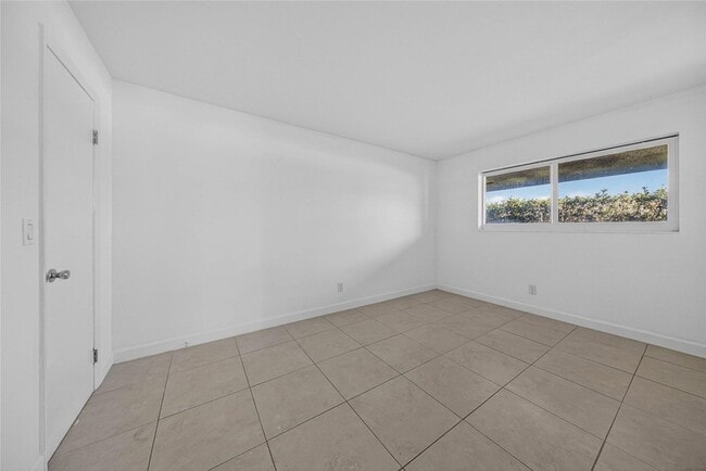 Building Photo - 4331 NE 5th Ave