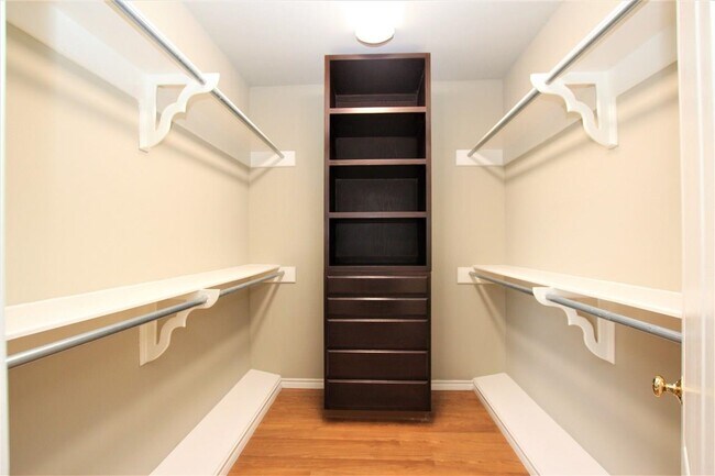 Building Photo - 9811 Sterling Loop