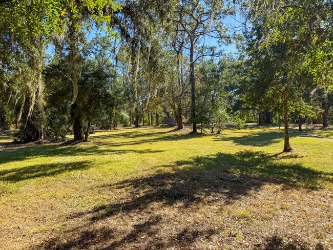 Building Photo - COUNTRY LIVING ON 5 ACRES WITH 3 BED, 3 BA...