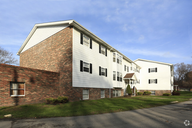 Building Photo - Carriage Hill Apartments