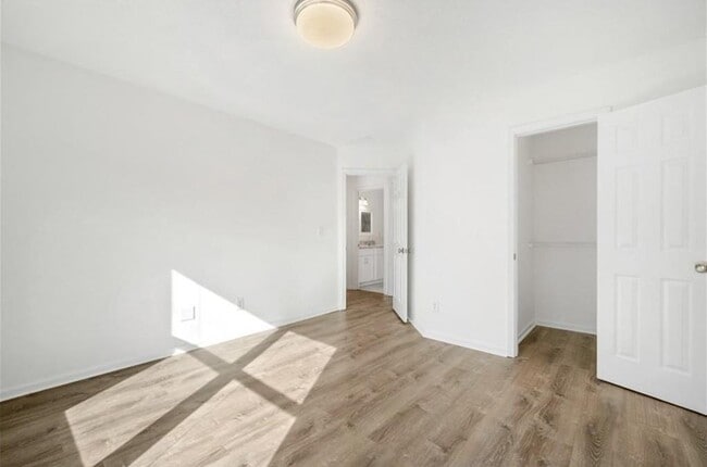 Building Photo - 10895 Glenbarr Dr