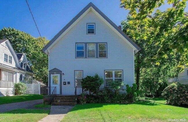 Primary Photo - 20 Dewey St