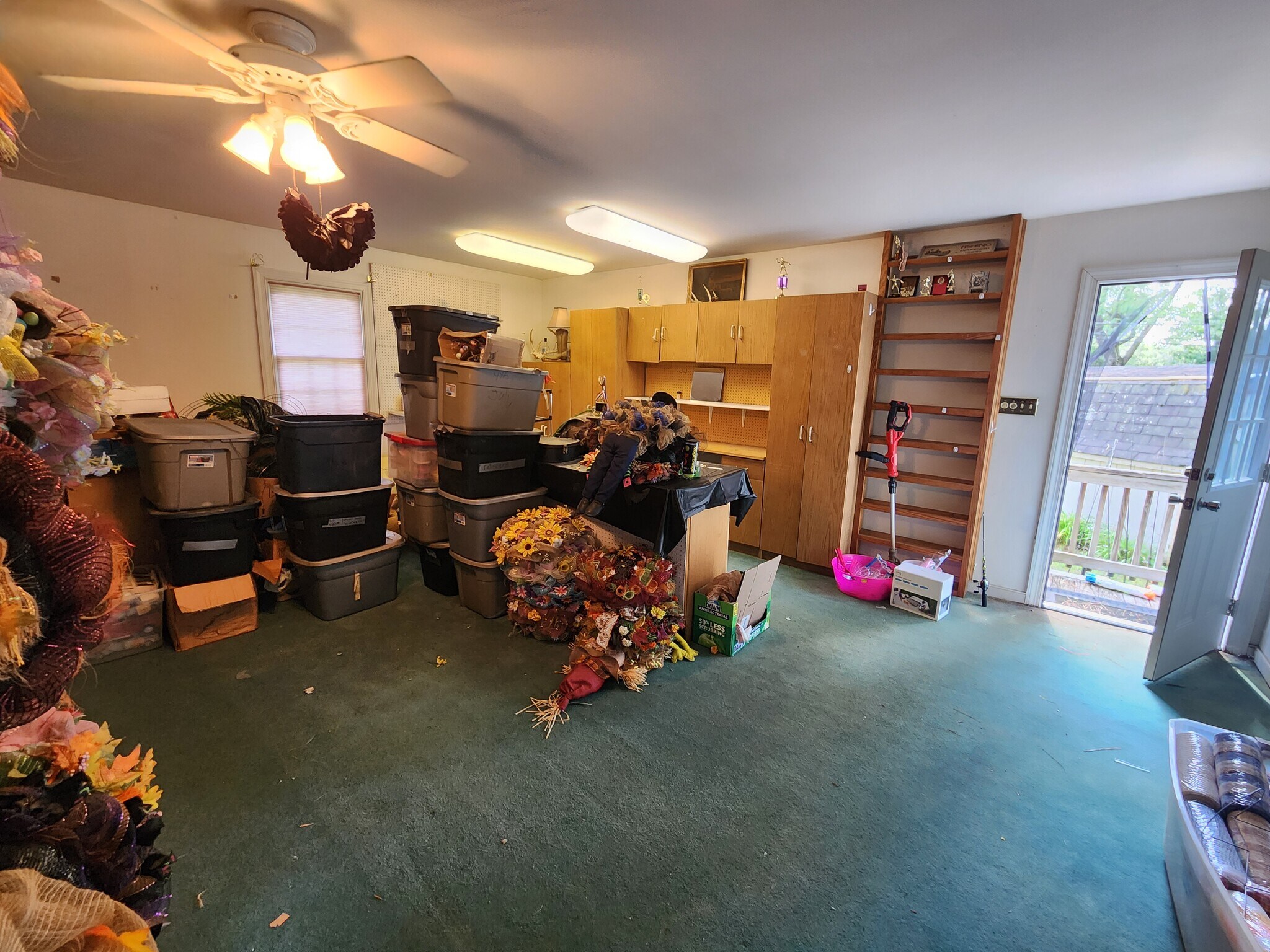 Building Photo - 8176 Surrey Ct