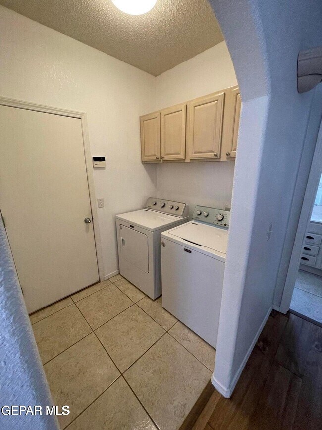 Building Photo - 6376 Dakota Ridge Dr