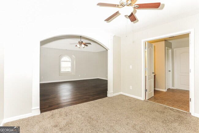 Building Photo - 5102 Redcoat Ln