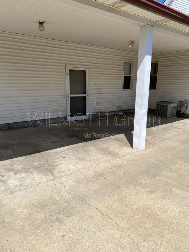 Building Photo - 1106 N Gale St