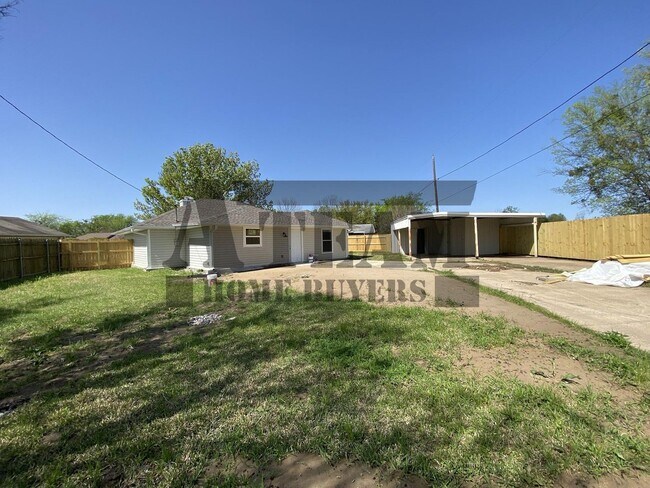 Building Photo - 4 Bedroom 2 Bathroom home for rent!
