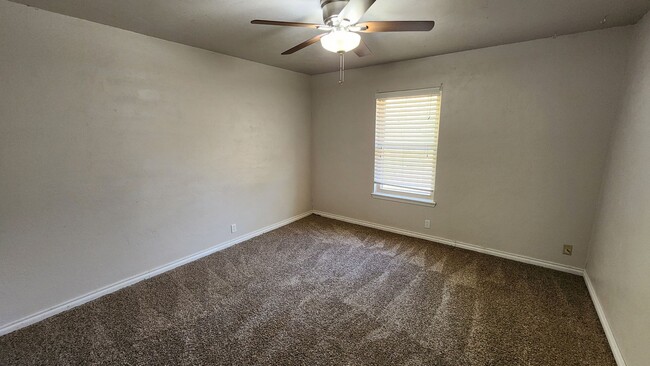 Building Photo - Remodeled 3 bedroom 1 bathroom house in Ed...