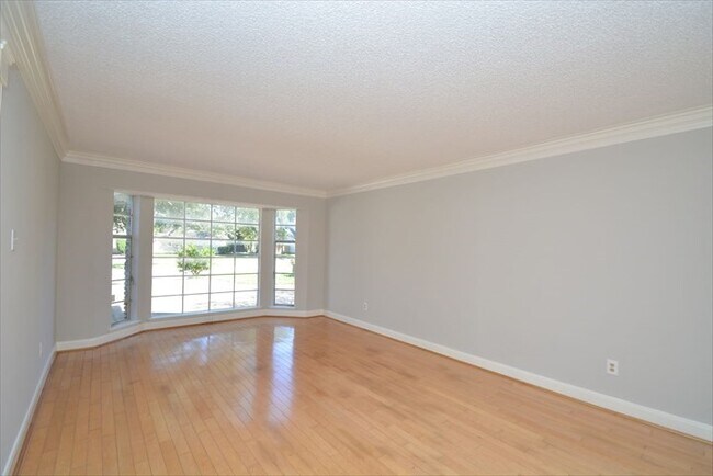 Building Photo - 538 Longview Dr