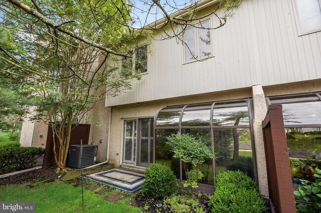 Building Photo - 1410 Chanticleer