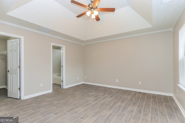 Building Photo - 330 Fallview Dr