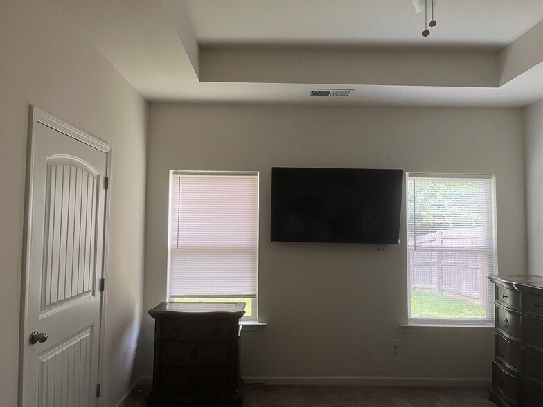 Building Photo - 1021 Parkers Cv