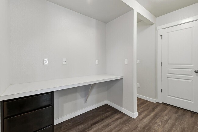 Building Photo - 2662 W Jayton Dr