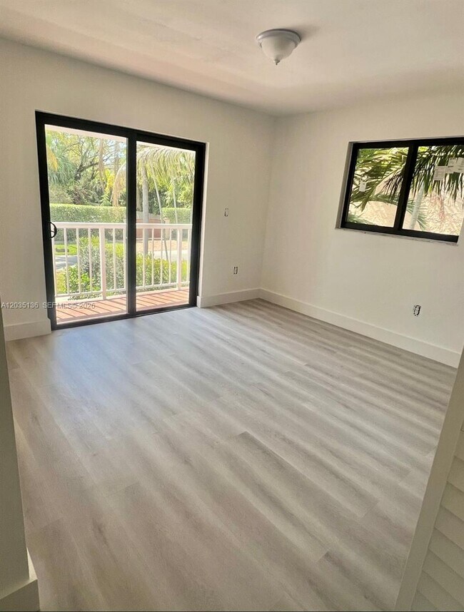 Building Photo - 325 Menores Ave