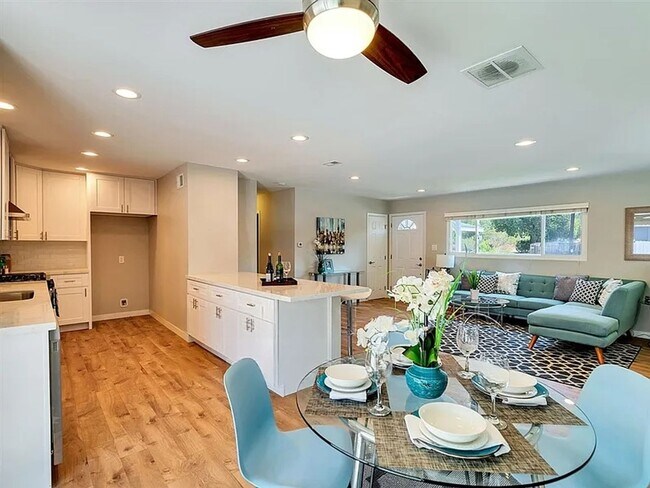 Building Photo - 5902 Baja Dr