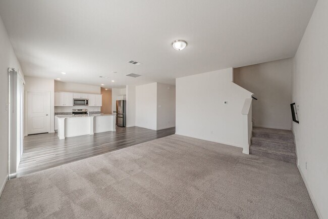 Building Photo - Like new 4 bedroom 2.5 bath in Villages of...